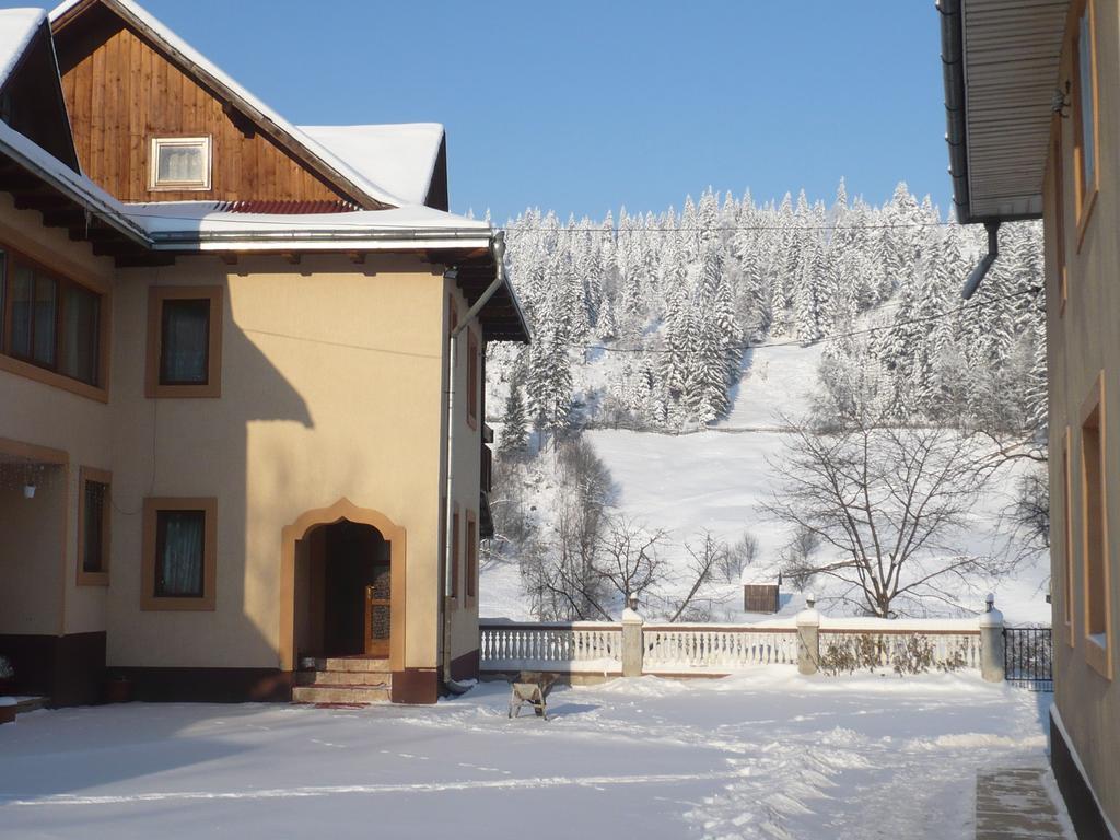 Отель Casa Irinuca Садова Экстерьер фото